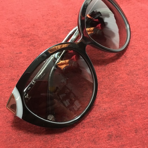 🌸 Authentic LV Cat Eyes Sunglasses 🌸 - Picture 7 of 7